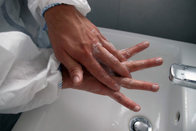 Armhebel-Spender als optimale Allzwecklösung im Hygienebereich Armhebel-Spender als optimale Allzwecklösung im Hygienebereich